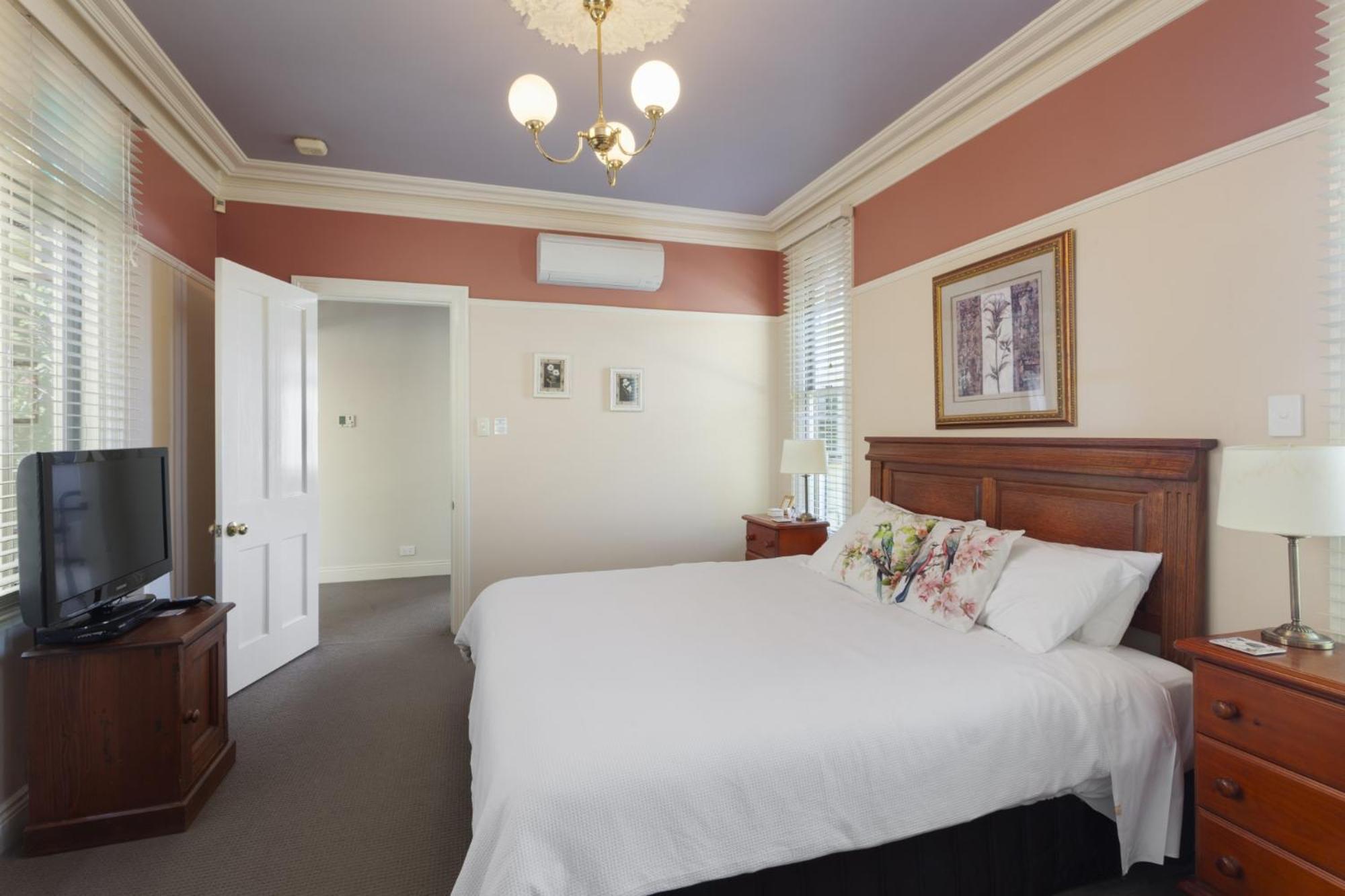 לאורה Bethany Manor B&B, Call Us For Cheapest Rates מראה חיצוני תמונה
